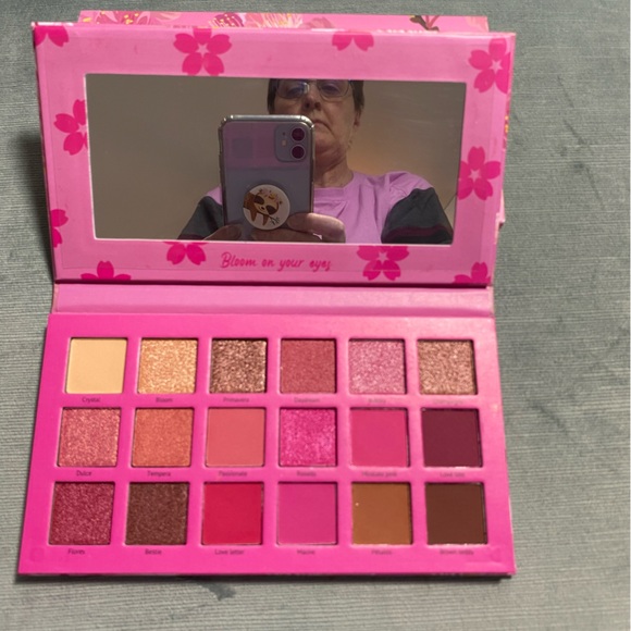 NWT Bride and Bloom cherry blossom, 18 color eyeshadow palette with mirror - Picture 14 of 15